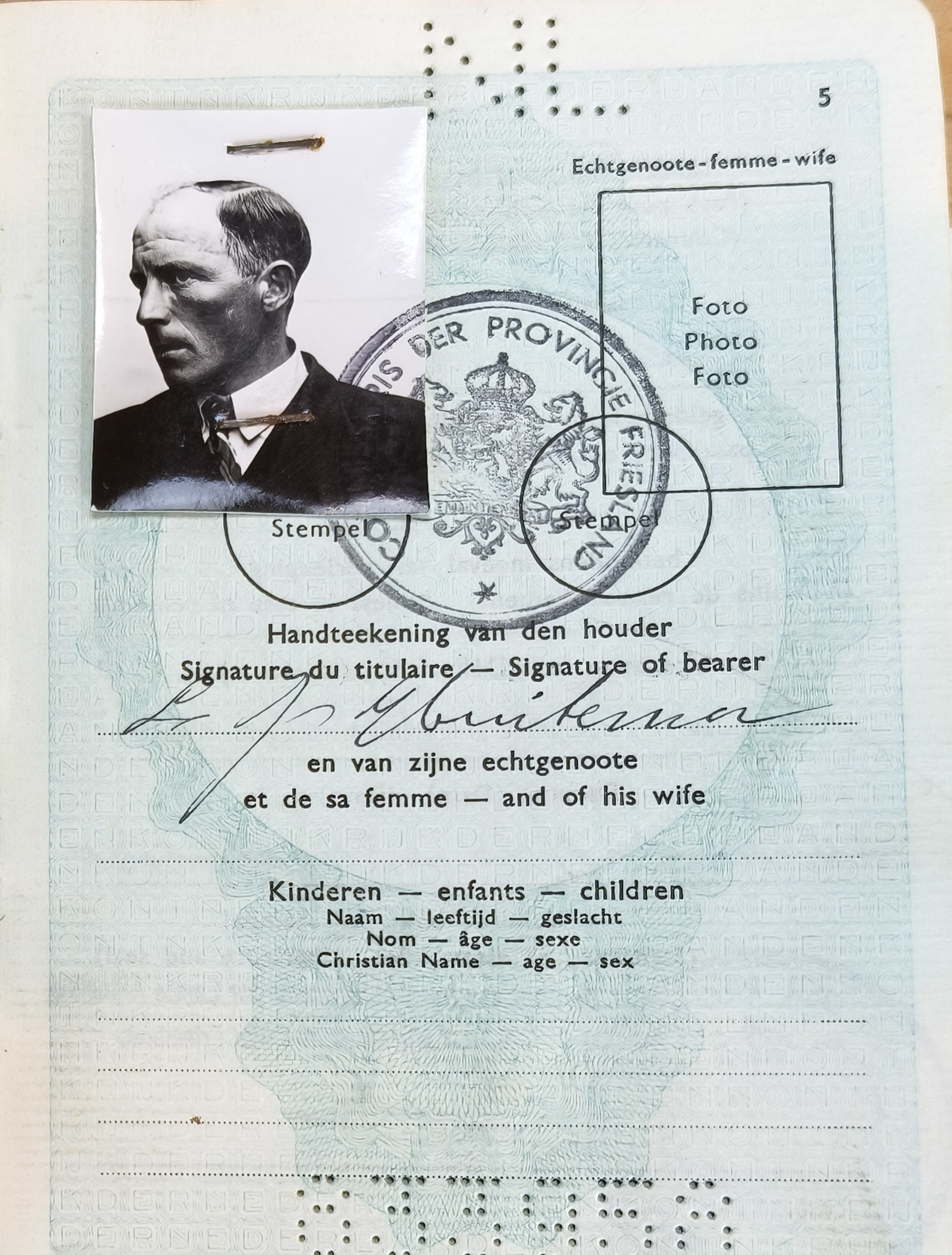 Deel van het paspoort van 28 december 1940