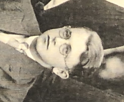 Tinus Eurlings als jonge man op een familiefoto. Ik vermoed voor zijn priesterschap