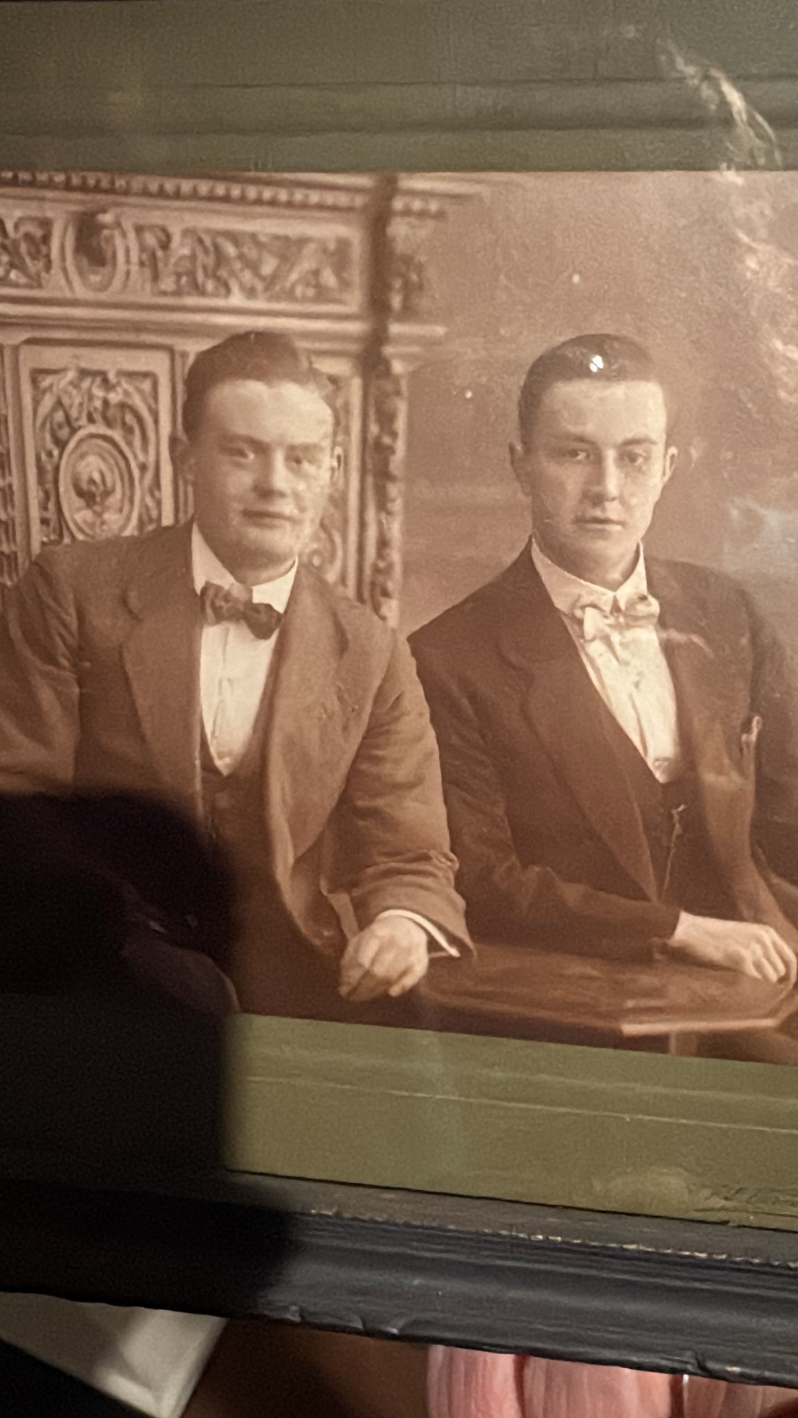 Pieter den Houting (links) met zijn jongere broer Bastiaan.