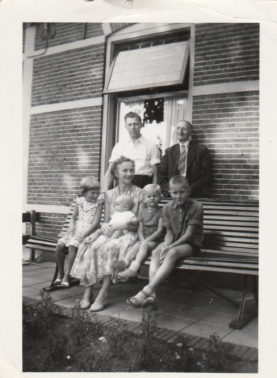 1959 met gezin en schoonvader