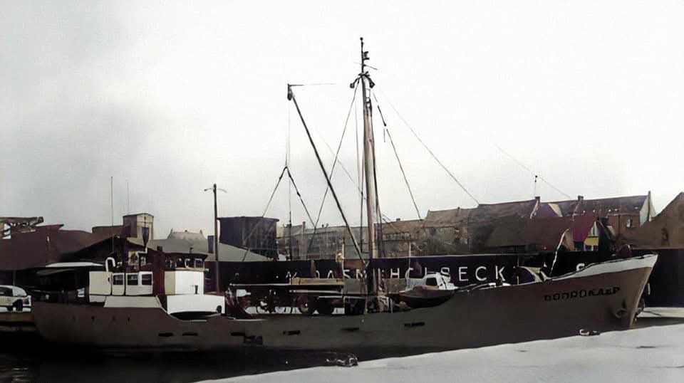 Het schip de Noordkaap in Engeland tijdens de 2e wereldoorlog.
