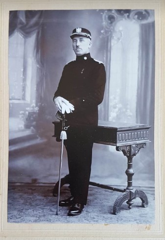 ± 1935 Roebersen Arend in Uniform