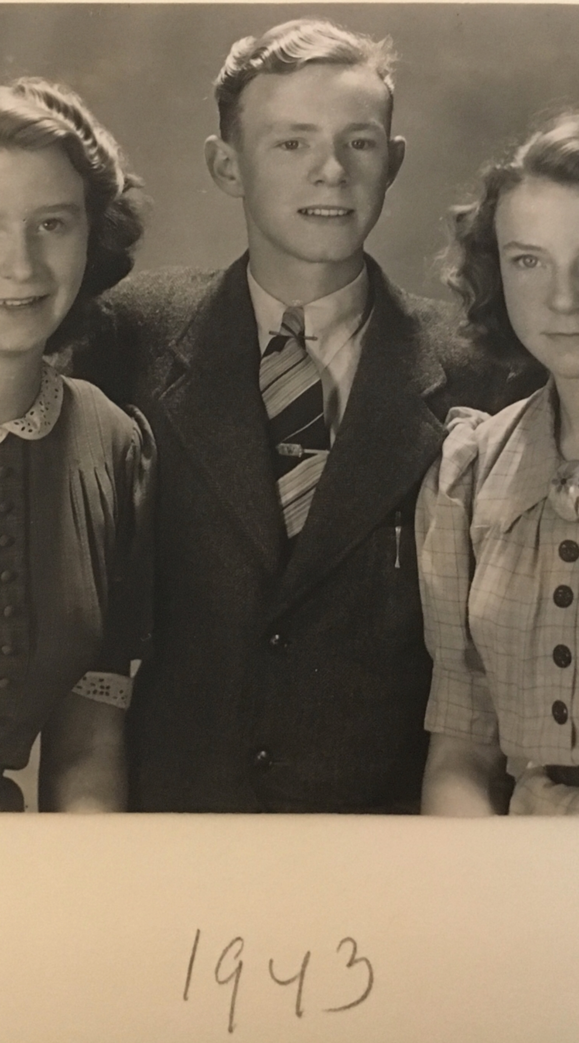 Wout de Banck 1943 met zussen Dick en Hannie
