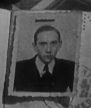 Portretfoto Albert Kooi uit paspoort gefilmd na bevrijding concentratiekamp Majdanek (Lublin)