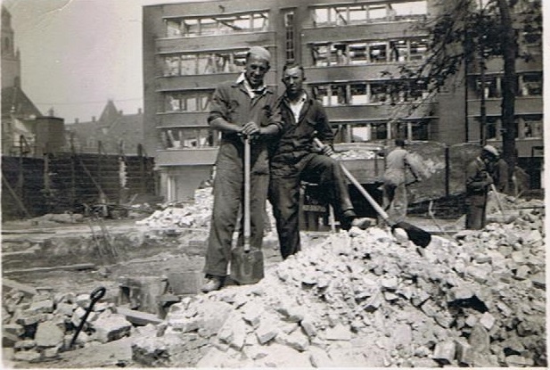 Puin ruimen in Rotterdam 1940