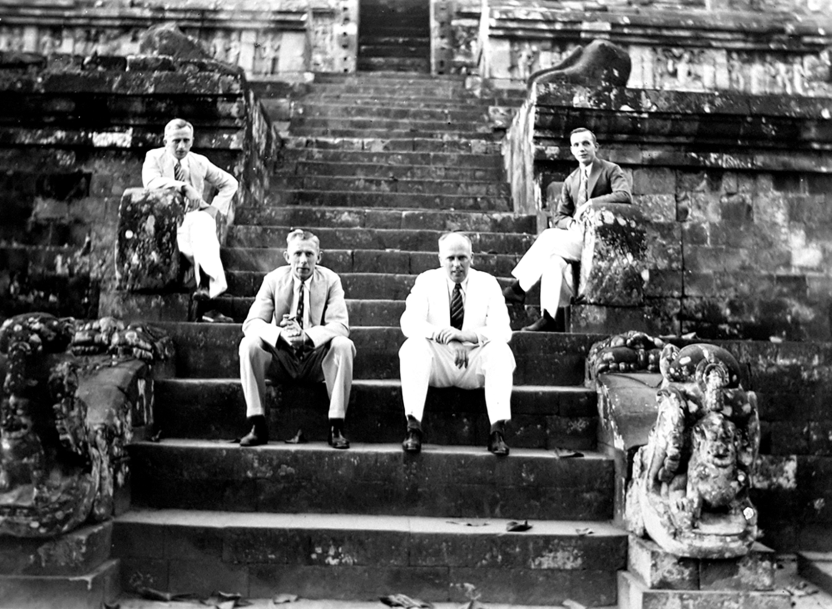Arend Postma, samen met broers Frits en Jan Postma - BOROBUDUR