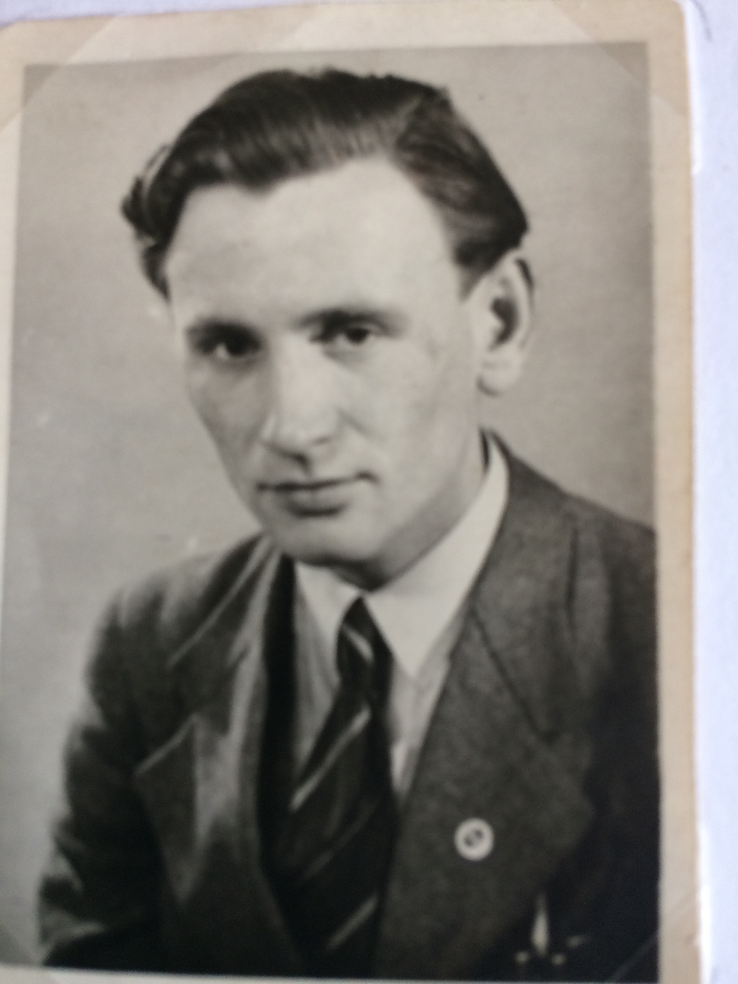 Pasfoto, circa 18 jaar