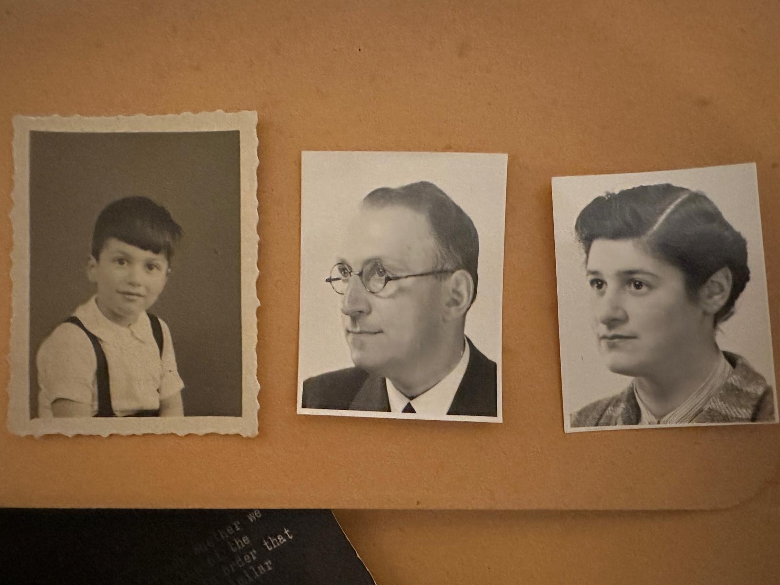 Foto van de drie personen van het gezin Frank