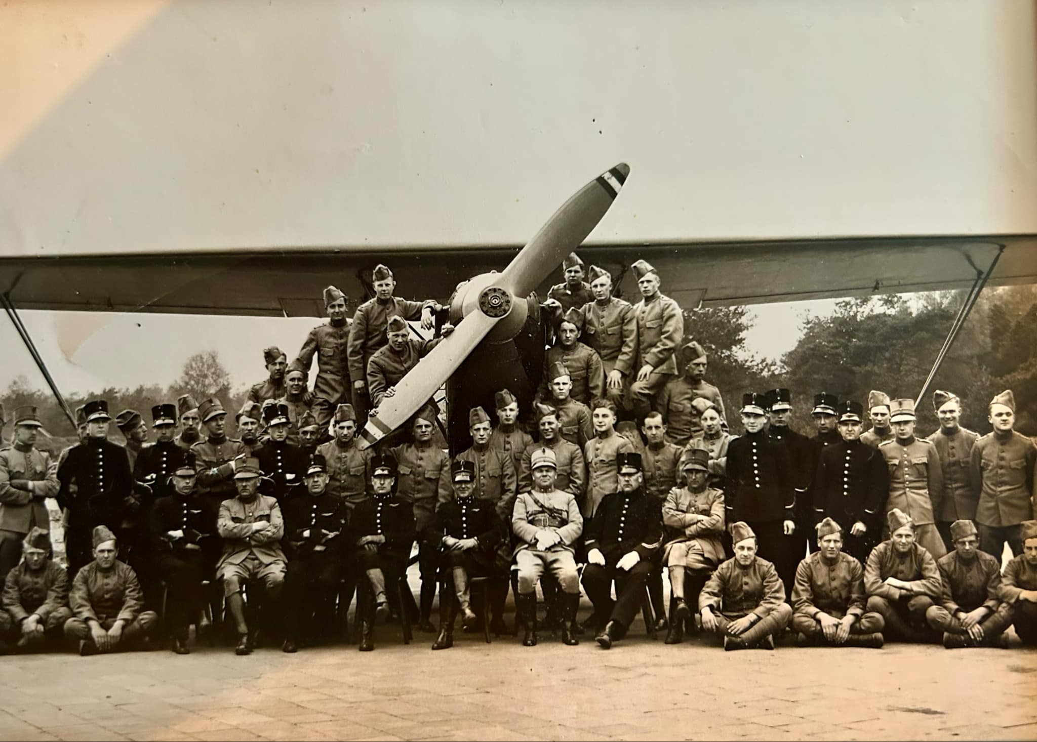 Groeps foto mobilisatie Soesterberg voor de fokker C-10 E.E Jansen