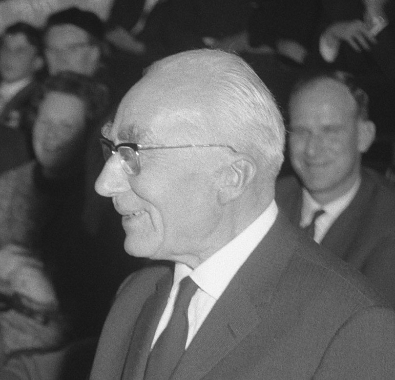 Piet Zwart tijdens de uitreiking van de David Roellprijs, 1964, collectie Nationaal Archief